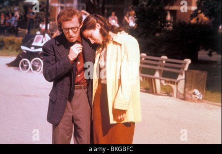 THE FRONT (1976) WOODY ALLEN, ANDREA MARCOVICCI FRNT 001 Stock Photo