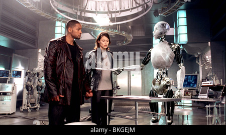 I, ROBOT (2004) WILL SMITH, BRIDGET MOYNAHAN IROB 001-FX-5 Stock Photo