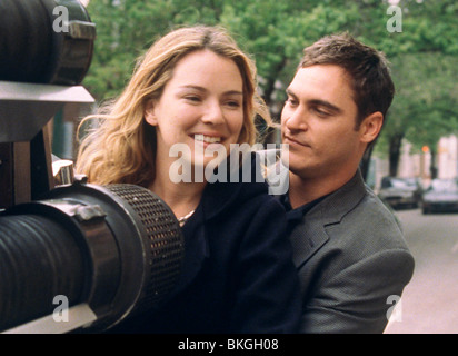 LADDER 49 (2004) JACINDA BARRETT, JOAQUIN PHOENIX LAD 001 - LC Stock Photo