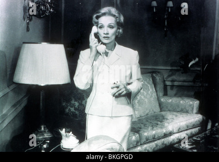 THE MONTE CARLO STORY (1956) MARLENE DIETRICH TMCS 001 Stock Photo