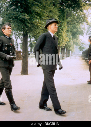 THE NIGHT OF THE GENERALS (1967) TOM COURTENAY, PETER O'TOOLE NOTG 005 Stock Photo