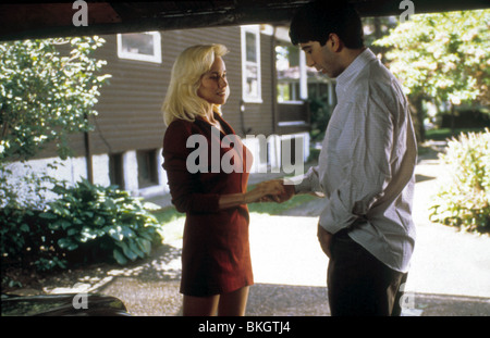 THE PALLBEARER (1996) BARBARA HERSHEY, DAVID SCHWIMMER PALL 010 L Stock Photo