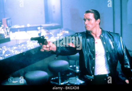 RAW DEAL (1986) ARNOLD SCHWARZENEGGER RWD 004 Stock Photo