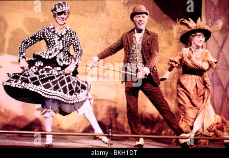 STAR! (1968) JULIE ANDREWS, BRUCE FORSYTH, BERYL REID STRR 019 Stock Photo