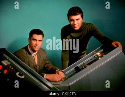 THE TIME TUNNEL (TV) ROBERT COLBERT, JAMES DARREN TTNL 011 Stock Photo