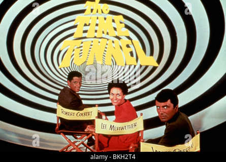 THE TIME TUNNEL (TV) ROBERT COLBERT, LEE MERIWETHER, JAMES DARREN TTNL 014 Stock Photo