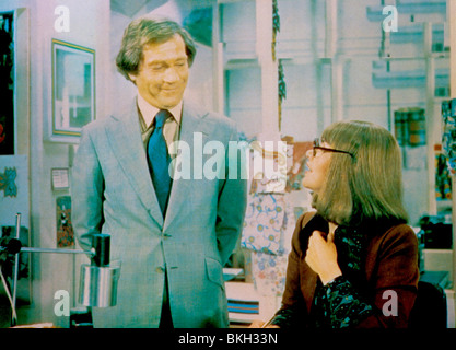 A TOUCH OF CLASS (1973) GEORGE SEGAL, GLENDA JACKSON TCHC 018 Stock Photo