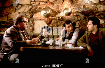 UNSTRUNG HEROES (1995) MAURY CHAYKIN, NATHAN WATT, MICHAEL RICHARDS, JOHN TURTURRO USHR 019 Stock Photo