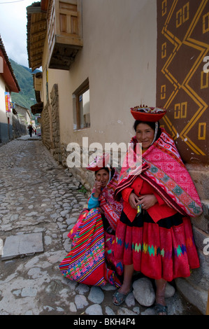 Two Peruvian ladies in traditional dress in Ollantaytambo, Peru Stock Photo