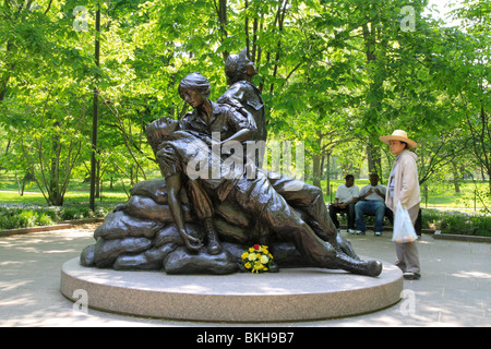 Combat nurses sculpture at The Vietnam War Memorial in Washington, DC Stock Photo