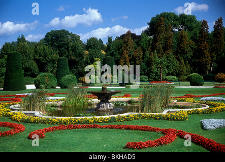 Palm House Garden, Palmenhaus, Schonbrunn Palace, Schloss Schonbrunn, Schonbrunn gardens, palace garden, palace gardens, Hietzing, Vienna, Austria Stock Photo