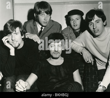 THE HOLLIES - UK group October 1966 from l: Graham Nash, Tony Hicks, Allan Clarke, Bobby Elliott, Bernie Calvert (new member) Stock Photo