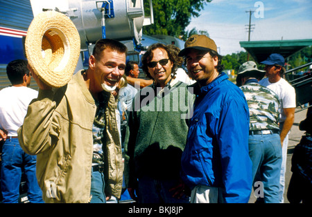 JIM CARREY O/S 'ME, MYSELF AND IRENE (2000) WITH BOBBY FARRELLY (DIR), PETER FARRELLY (DIR) JCRY 005 Stock Photo