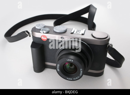leica-x1-digital-camera-bkjdeg.jpg