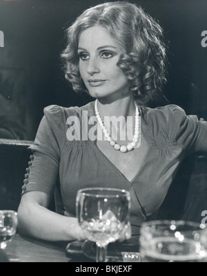 HARD TIMES (1975) STREETFIGHTER (ALT) JILL IRELAND HRT 005P Stock Photo