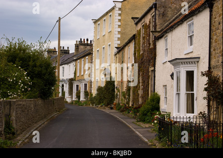 ENGLISH VILLAGE STREET GAINFORD  COUNTY DURHAM NORTH EAST ENGLAND ROW OF OLD TERRACE HOUSES Stock Photo