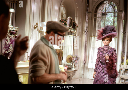 O/S HELLO DOLLY (1969) GENE KELLY (DIR), BARBRA STREISAND STIS 021 Stock Photo