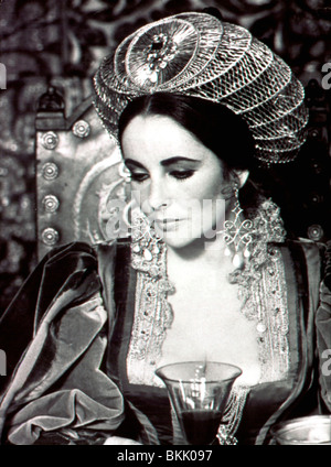 THE TAMING OF THE SHREW (1967) ELIZABETH TAYLOR TMSH 008 Stock Photo