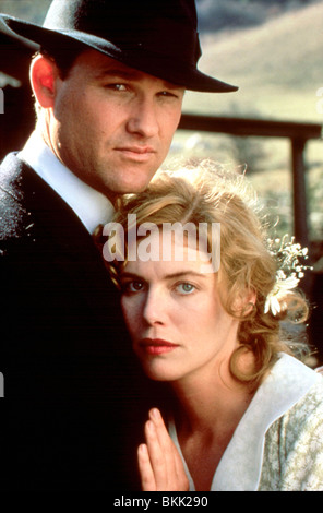 WINTER PEOPLE (1989) KURT RUSSELL, KELLY MCGILLIS WPEO 001 Stock Photo