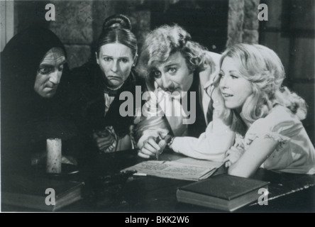 YOUNG FRANKENSTEIN (1974) MARTY FELDMAN, CLORIS BLEACHMAN, GENE WILDER, TERI GARR YFS1 004P Stock Photo