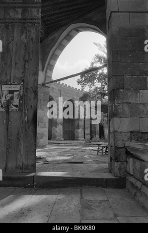 The doorway of the Mosque of Aqsunqur on Darb al-Ahmar 'The Red Road' in Cairo, Egypt Stock Photo