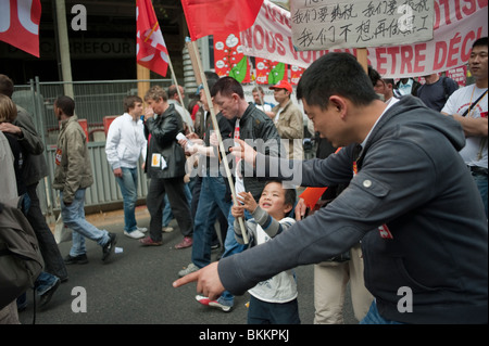 Chinese Illegal Immigrant Family, Demonstrating in labor day may Demonstration, Paris, France, immigrants Protest Europe, Dad, CGT, France immigrants papers Stock Photo