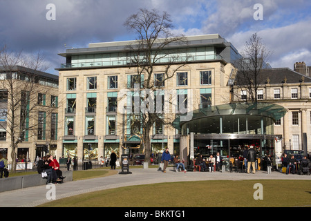 St Andrew's Square Edinburgh in Spring with Harvey Nichols department store in background, Coffee Republic café in front Stock Photo