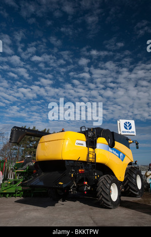 Farm machinery - new equipment for sale at Lloyds Kelso Scotland - New Holland CX8080 Stock Photo