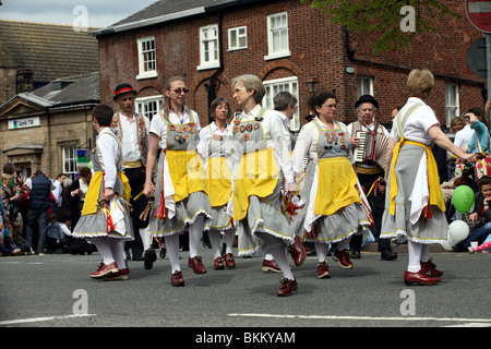 Morris men dancing during the annual Mayday procession throw the town of Knutsford Stock Photo