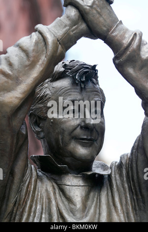 The statue of Brian Clough Nottingham Forests legendary Manager, now sited at Speakers Corner off Market Square in Nottingham City Centre. Made by sculptor Les Johnson and unveiled by Clough's wife Barbara on November 6th, 2008. Stock Photo