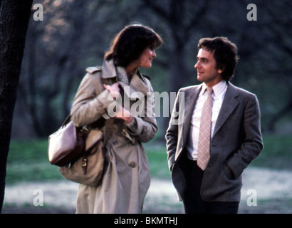 LOVESICK (1983) ELIZABETH McGOVERN, DUDLEY MOORE LVSK 017 Stock Photo