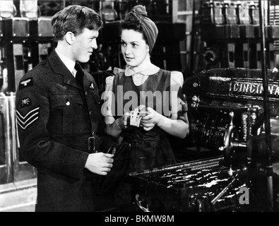 MILLIONS LIKE US (1943) GORDON JACKSON, PATRICIA ROC MILU 001P Stock Photo