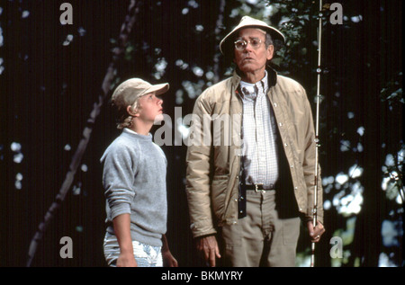 ON GOLDEN POND (1981) DOUG McKEON, HENRY FONDA OGP 021 L ITC LISTINGS ONLY Stock Photo