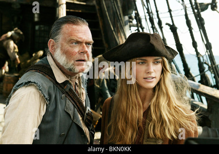 PIRATES OF THE CARIBBEAN: DEAD MAN'S CHEST (2006) KEVIN R MCNALLY, KEIRA KNIGHTLEY CREDIT DISNEY PDMC 001-27 Stock Photo