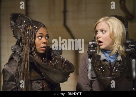 SCARY MOVIE 4 (2006) REGINA HALL, ANNA FARIS SCM4 001-03 Stock Photo