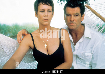 THE TAILOR OF PANAMA (2000) JAMIE LEE CURTIS, PIERCE BROSNAN TAIP 028 Stock Photo