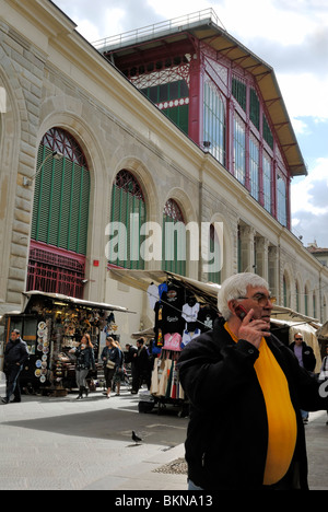 San Lorenzo street market and the Mercato Centrale are the one of the busiest areas in the Florence's old town. Mercato Centrale Stock Photo