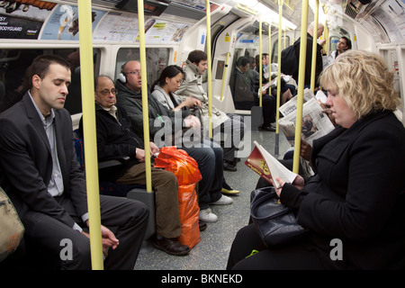 London Underground 1995 stock Northern line train at Elephant and ...