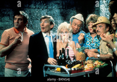 CARRY ON ABROAD (1972) JIMMY LOGAN, KENNETH WILLIAMS, BARBARA WINDSOR, SID JAMES, JOAN SIMS CRA 002 Stock Photo