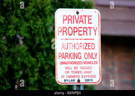 private property authorized parking only sign unauthorized vehicles will be tagged or towed away at owner expense Stock Photo