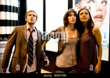 CLOVERFIELD (2008) LIZZY CAPLAN, JESSICA LUCAS, MICHAEL STAHL-DAVID MATT REEVES (DIR) CLOV 020 Stock Photo