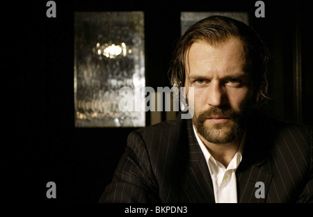 REVOLVER (2005) GUY RITCHIE (DIR) REVR 010 Stock Photo