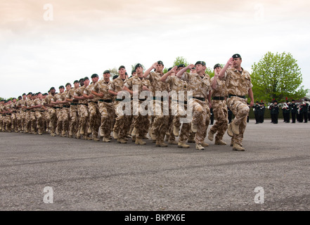 The British Armies 4th Battalion The Rifles on parade at Bulford Camp's Kiwi Barracks parade ground in desert kit Stock Photo