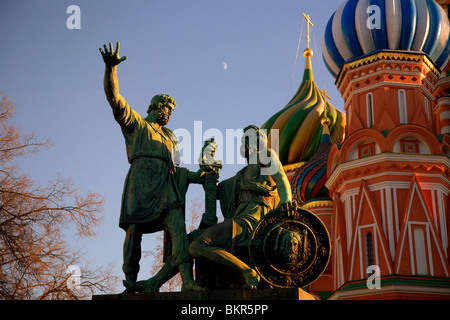 Russia, Moscow; The butcher Kuzma Minin & Prince Dmitry Podjarsky who led to expel the Poles from the Kremlin in 1612 Stock Photo