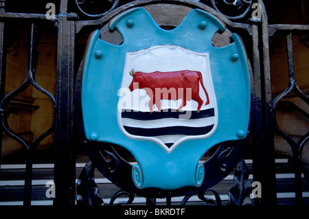 a red cow on the river, coat of arms of the City of Oxford, symbol of Oxford, on the gate of the City Hall at St.Aldates Stock Photo