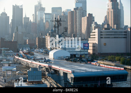 USS Intrepid Sea-Air-Space Museum at Pier 86 in Manhattan, New York City, USA Stock Photo