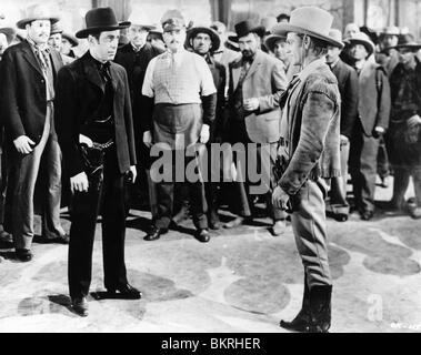 THE OKLAHOMA KID (1939) HUMPHREY BOGART, JAMES CAGNEY LLOYD BACON (DIR) 002 Stock Photo