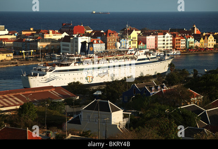 Curacao, Willemstad, the waterfront houses of Punda on the Handelskade, facing the Sint Annabaai Stock Photo