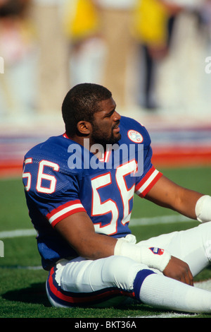 Lawrence Taylor (56), New York Giants and Luis Sharpe, St.Louis Cardinals  during a game in 1986 Stock Photo - Alamy