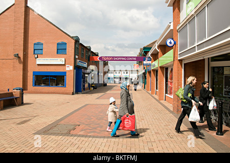 the small local shopping centre in tipton west midlands Stock Photo